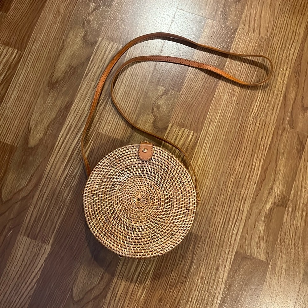 Circluar Hard Case Purse